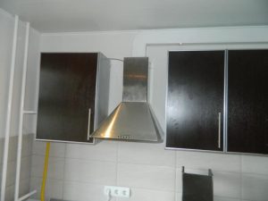 Установка вытяжки на кухне в Заинске