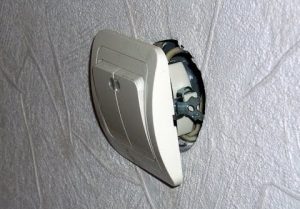 Замена выключателя света в квартире в Заинске