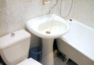 Установка раковины тюльпан в ванной в Заинске